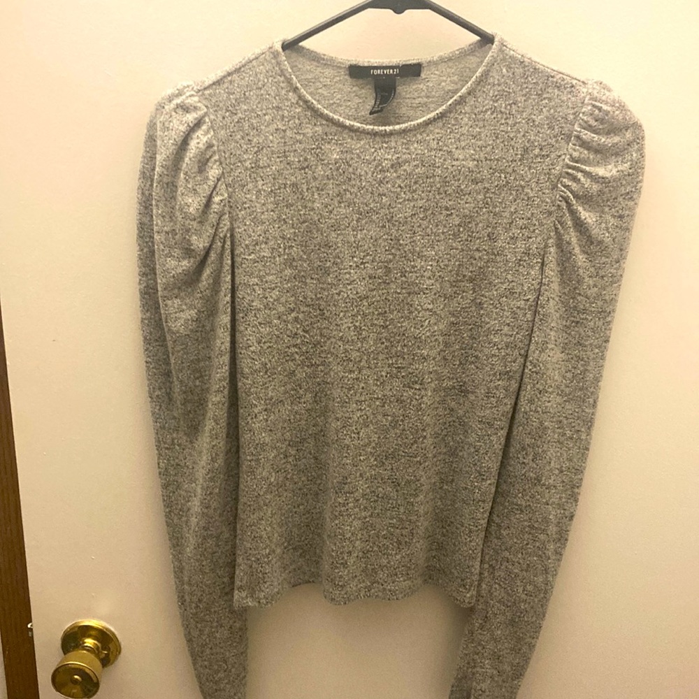 Forever 21 gray long sleeved shirt